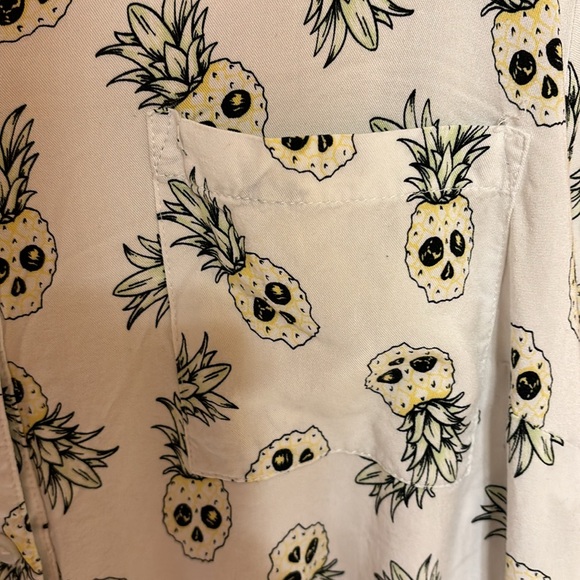 Torrid Pineapple skull Button Down Blouse Size 3 - Picture 3 of 4